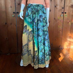 BUNDLE2$10 Kas New York long lace print maxi skirt with lining size small